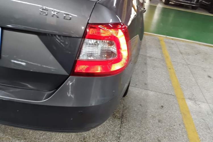 Used Skoda Rapid 2013 1.6L Automatic Smart Selection Model Right Rear Taillight