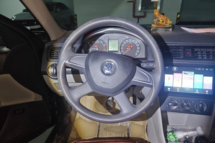 Used Skoda Rapid 2013 1.6L Manual Smart Selection Model Steering Wheel