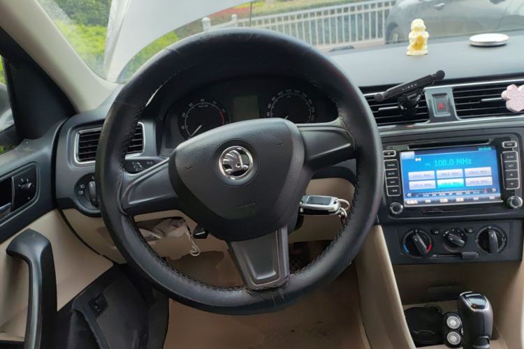 Used Skoda Rapid 2013 1.6L Automatic Smart Selection Model Steering Wheel
