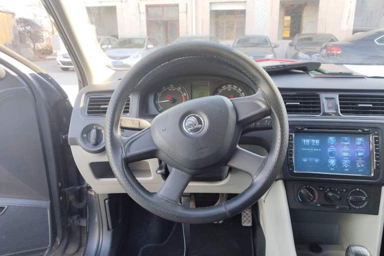 Used Skoda Rapid 2013 1.4L Manual Enjoyment Model Steering Wheel