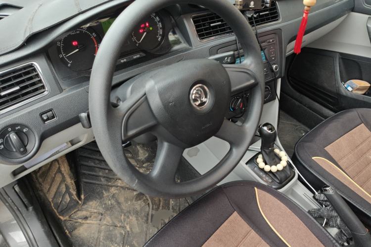 Used Skoda Rapid 2013 1.6L Automatic Smart Selection Model Steering Wheel