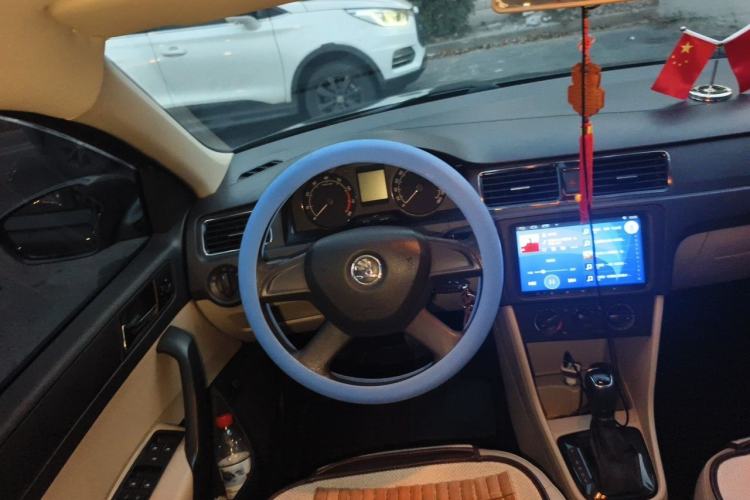 Used Skoda Rapid 2013 1.6L Automatic Smart Selection Model Steering Wheel