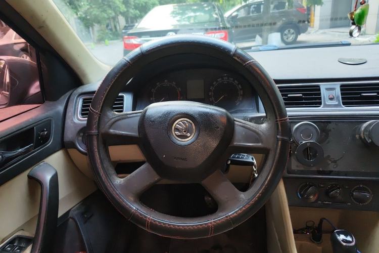 Used Skoda Rapid 2013 1.6L Automatic Smart Selection Model Steering Wheel