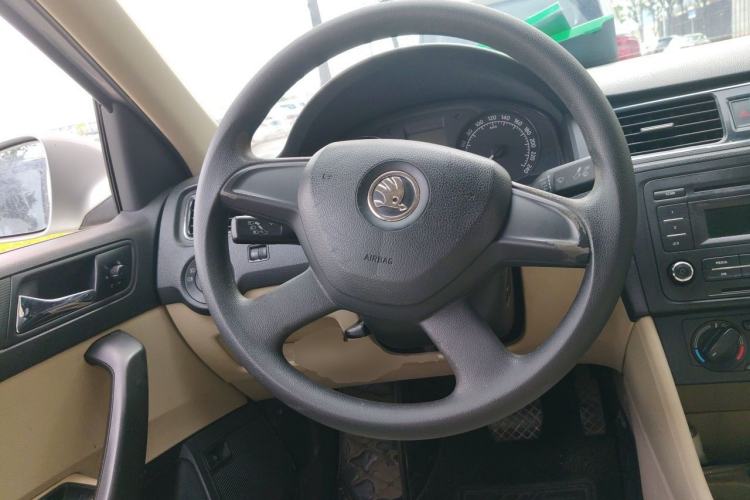 Used Skoda Rapid 2013 1.6L Automatic Smart Selection Model Steering Wheel