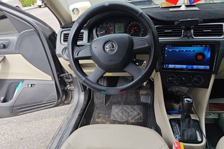 Used Skoda Rapid 2013 1.6L Automatic Smart Selection Model Steering Wheel