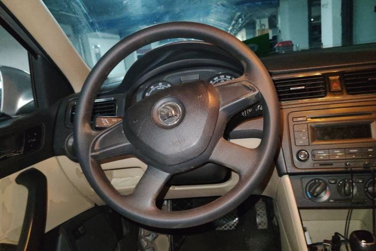 Used Skoda Rapid 2013 1.6L Automatic Smart Selection Model Steering Wheel