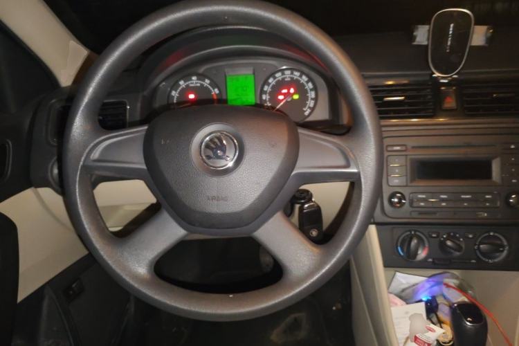 Used Skoda Rapid 2013 1.6L Automatic Smart Selection Model Steering Wheel