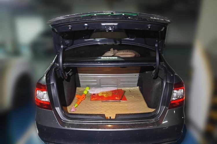Used Skoda Rapid 2013 1.6L Manual Smart Selection Model Trunk
