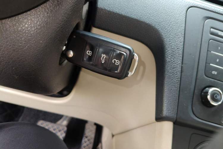 Used Skoda Rapid 2013 1.6L Automatic Smart Selection Model Vehicle Key