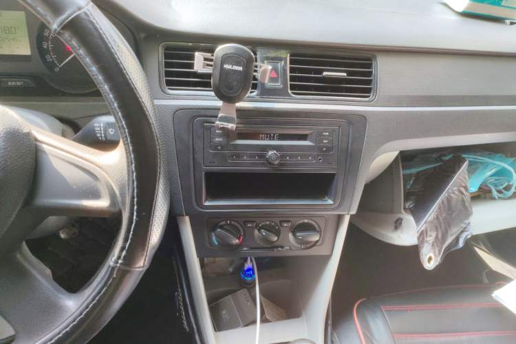 Used Skoda Rapid 2013 1.6L Manual Enjoyment Model Audio And AC Panel