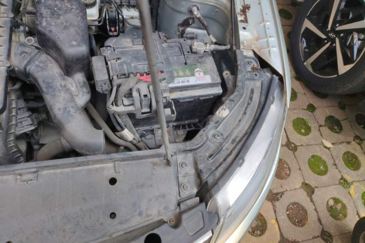 Used Skoda Rapid 2013 1.6L Manual Enjoyment Model Engine Bay Left