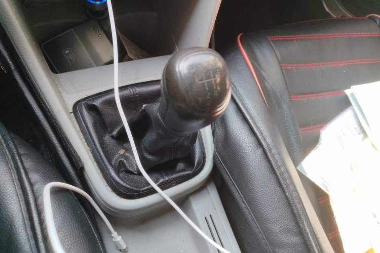 Used Skoda Rapid 2013 1.6L Manual Enjoyment Model Gear Lever