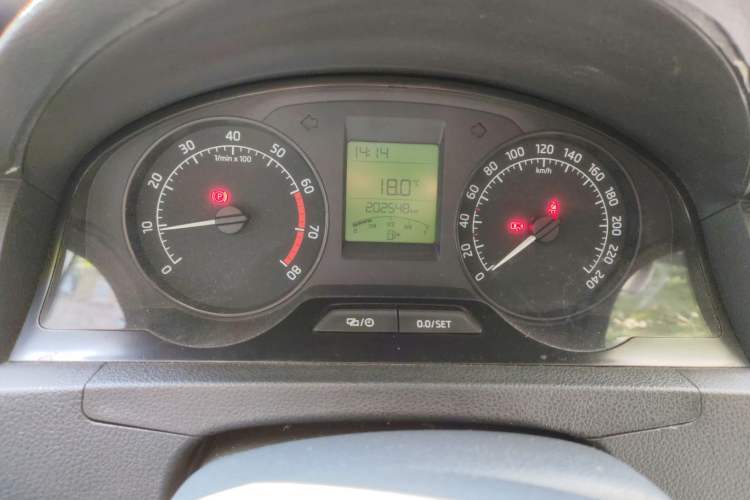 Used Skoda Rapid 2013 1.6L Manual Enjoyment Model Instrument Cluster