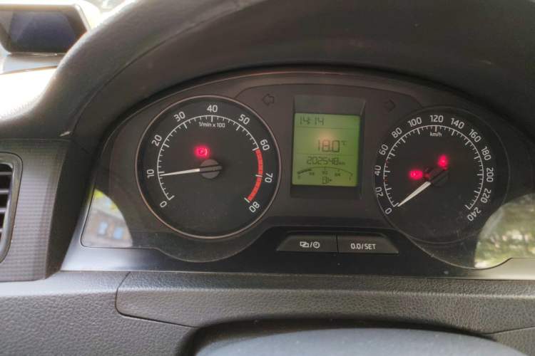 Used Skoda Rapid 2013 1.6L Manual Enjoyment Model Odometer Close Up