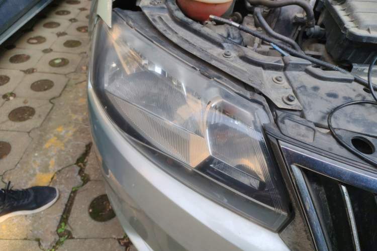 Used Skoda Rapid 2013 1.6L Manual Enjoyment Model Right Front Headlight