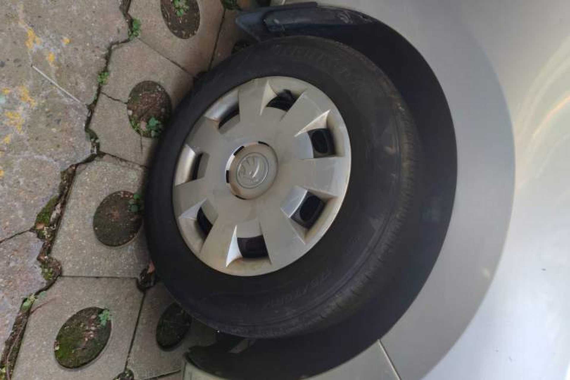 Used Skoda Rapid 2013 1.6L Manual Enjoyment Model Right Front Wheel Hub