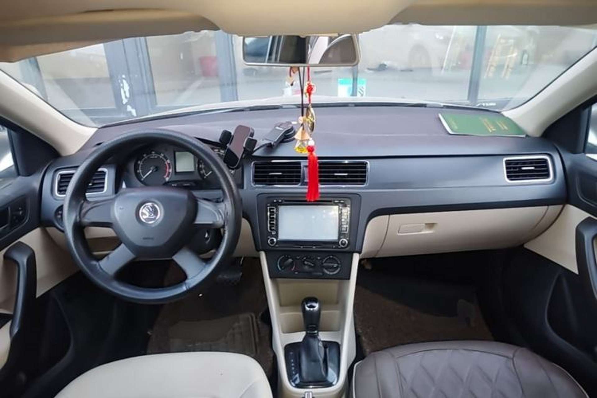 Used Skoda Rapid 2013 1.6L Automatic Smart Selection Model Center Console