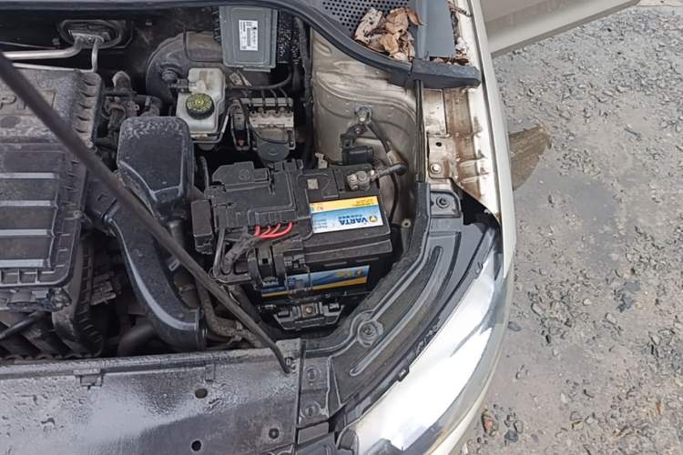 Used Skoda Rapid 2013 1.6L Manual Smart Selection Model Engine Bay Left