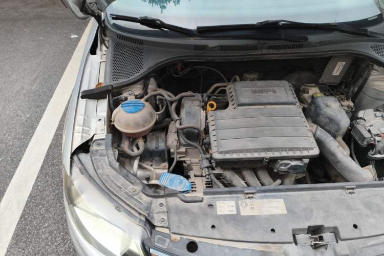 Used Skoda Rapid 2013 1.6L Manual Smart Selection Model Engine Bay Right