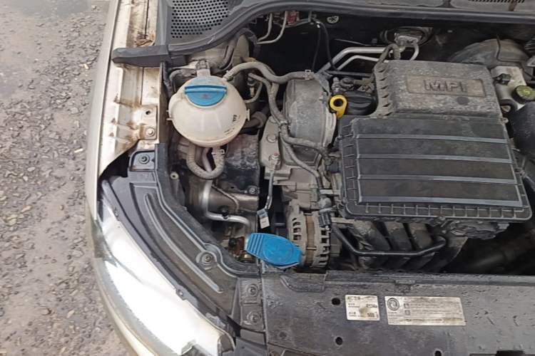 Used Skoda Rapid 2013 1.6L Manual Smart Selection Model Engine Bay Right
