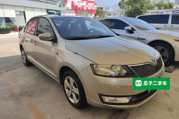 Used Skoda Rapid 2013 1.6L Automatic Smart Selection Model Front Right 45 Deg
