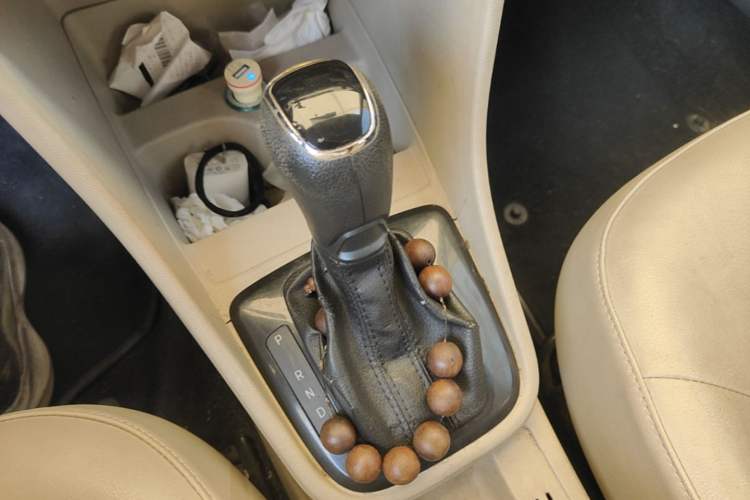 Used Skoda Rapid 2013 1.6L Automatic Smart Selection Model Gear Lever