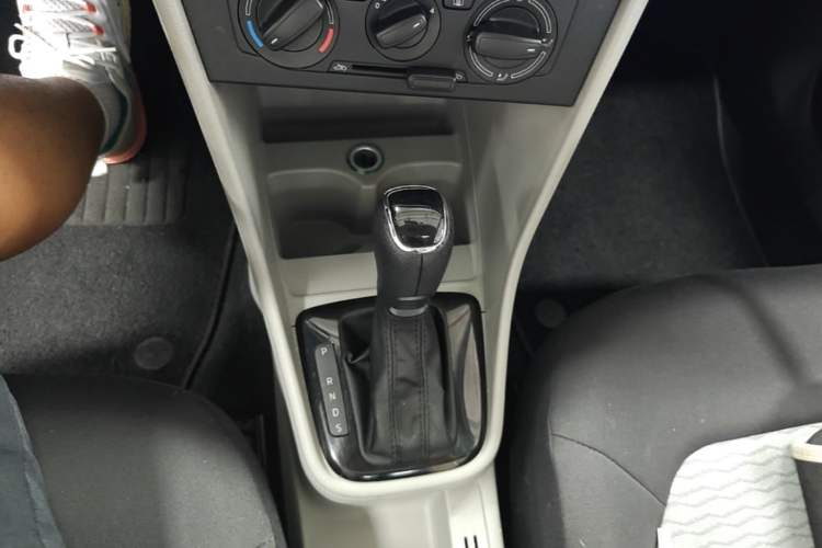 Used Skoda Rapid 2013 1.6L Automatic Smart Selection Model Gear Lever