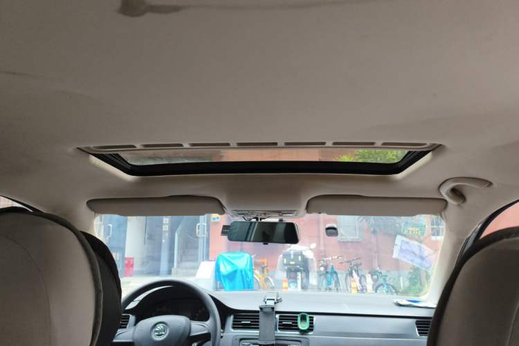 Used Skoda Rapid 2013 1.6L Manual Smart Selection Model Headliner