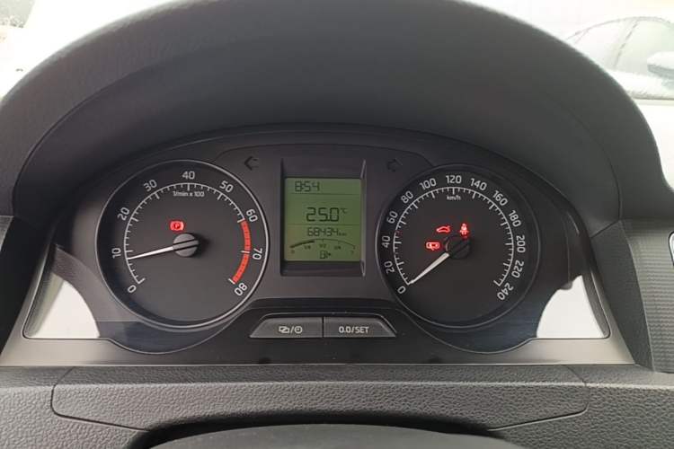 Used Skoda Rapid 2013 1.6L Manual Smart Selection Model Instrument Cluster