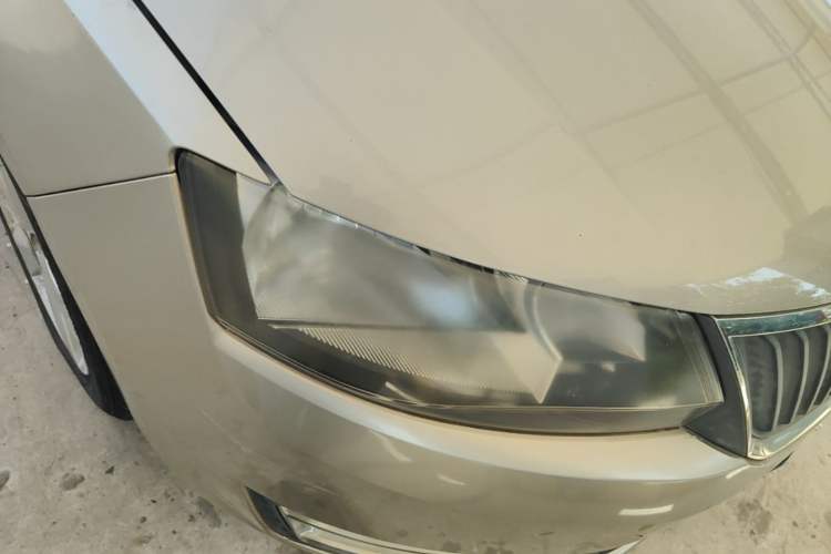 Used Skoda Rapid 2013 1.6L Automatic Smart Selection Model Right Front Headlight