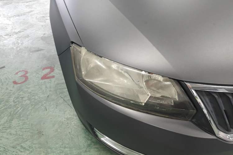 Used Skoda Rapid 2013 1.6L Automatic Smart Selection Model Right Front Headlight