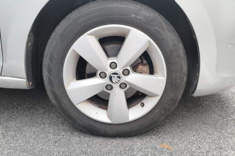 Used Skoda Rapid 2013 1.6L Manual Smart Selection Model Right Front Wheel Hub