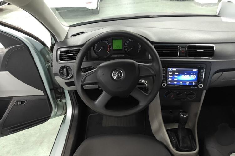 Used Skoda Rapid 2013 1.6L Automatic Smart Selection Model Steering Wheel