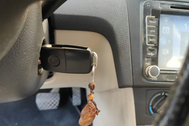 Used Skoda Rapid 2013 1.6L Automatic Smart Selection Model Vehicle Key