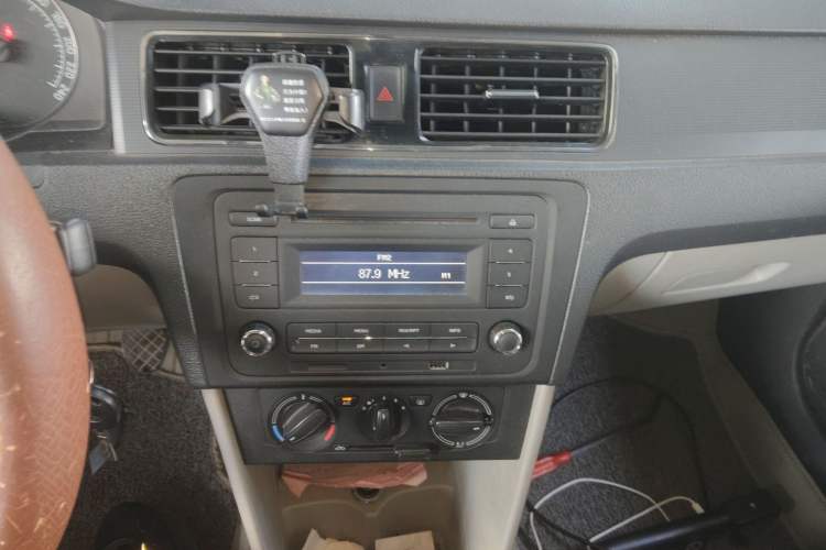 Used Skoda Rapid 2013 1.6L Manual Smart Selection Model Audio And AC Panel