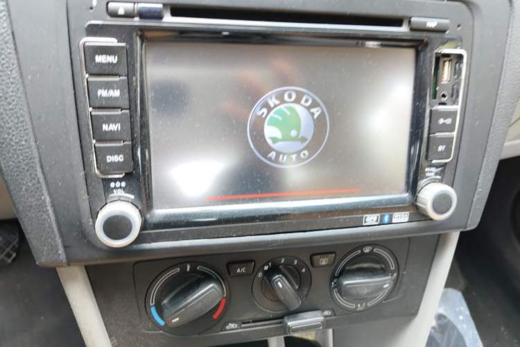Used Skoda Rapid 2013 1.6L Manual Smart Selection Model Audio And AC Panel
