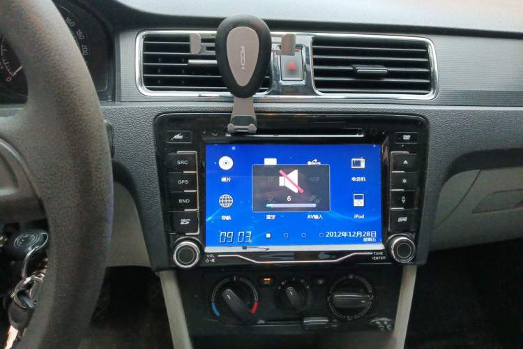 Used Skoda Rapid 2013 1.6L Automatic Smart Selection Model Audio And AC Panel