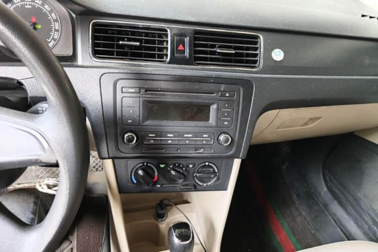 Used Skoda Rapid 2013 1.6L Automatic Smart Selection Model Audio And AC Panel