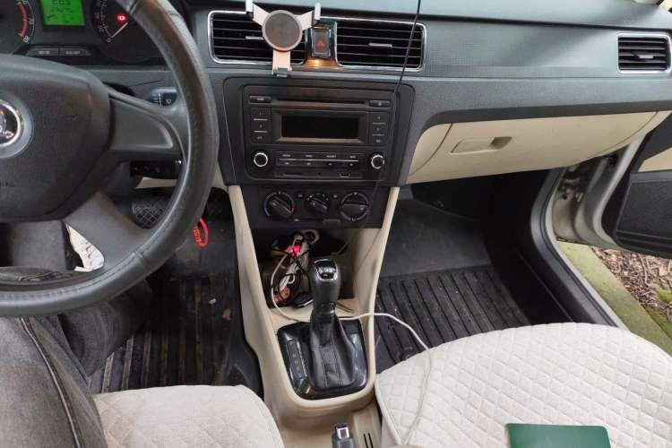 Used Skoda Rapid 2013 1.6L Automatic Smart Selection Model Audio And AC Panel
