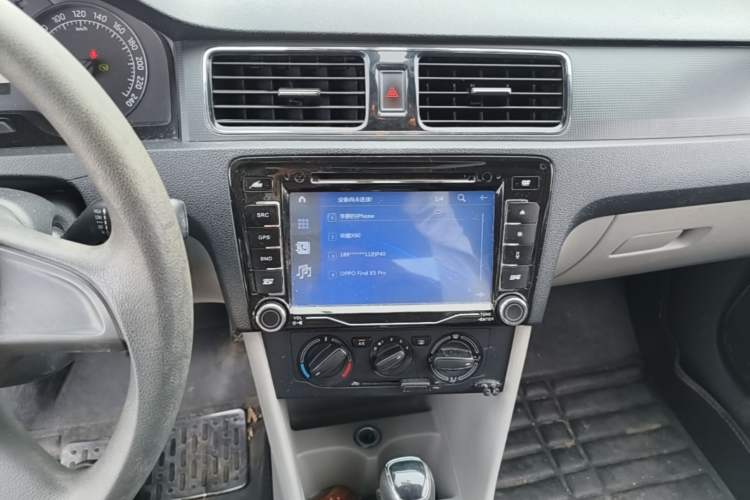 Used Skoda Rapid 2013 1.6L Automatic Smart Selection Model Audio And AC Panel