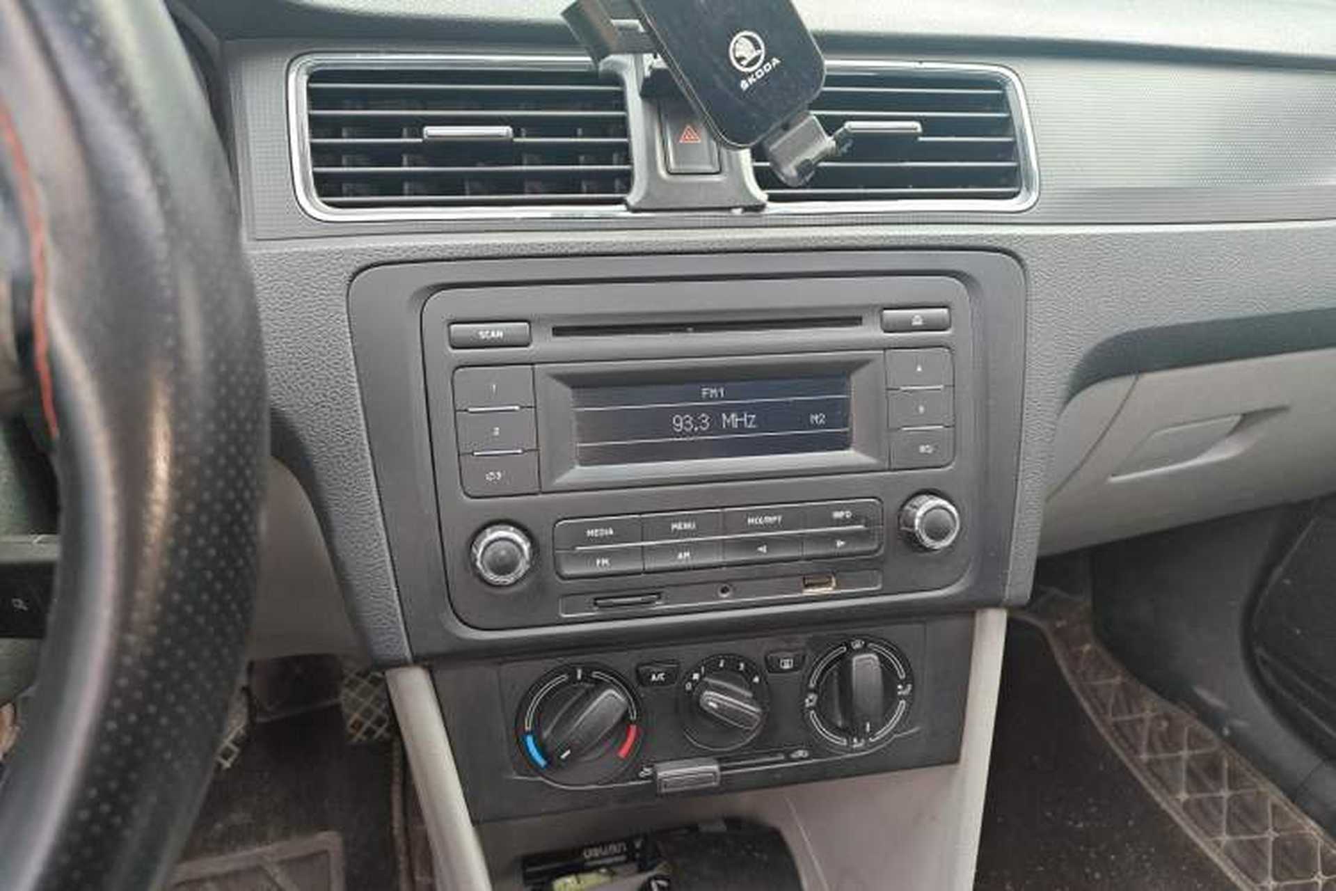 Used Skoda Rapid 2013 1.4L Manual Smart Selection Trim Audio And AC Panel