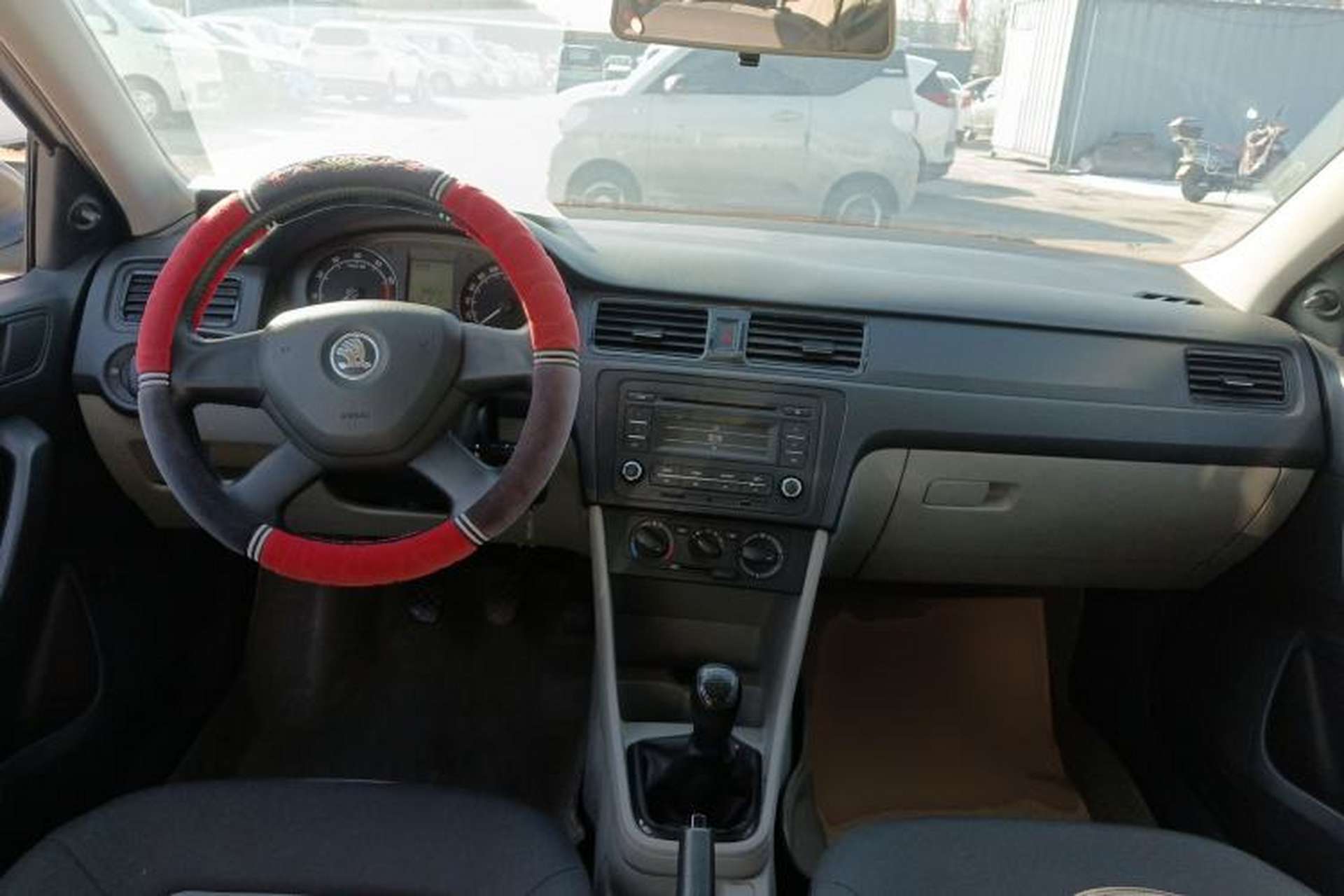 Used Skoda Rapid 2013 1.6L Manual Enjoyment Model Center Console