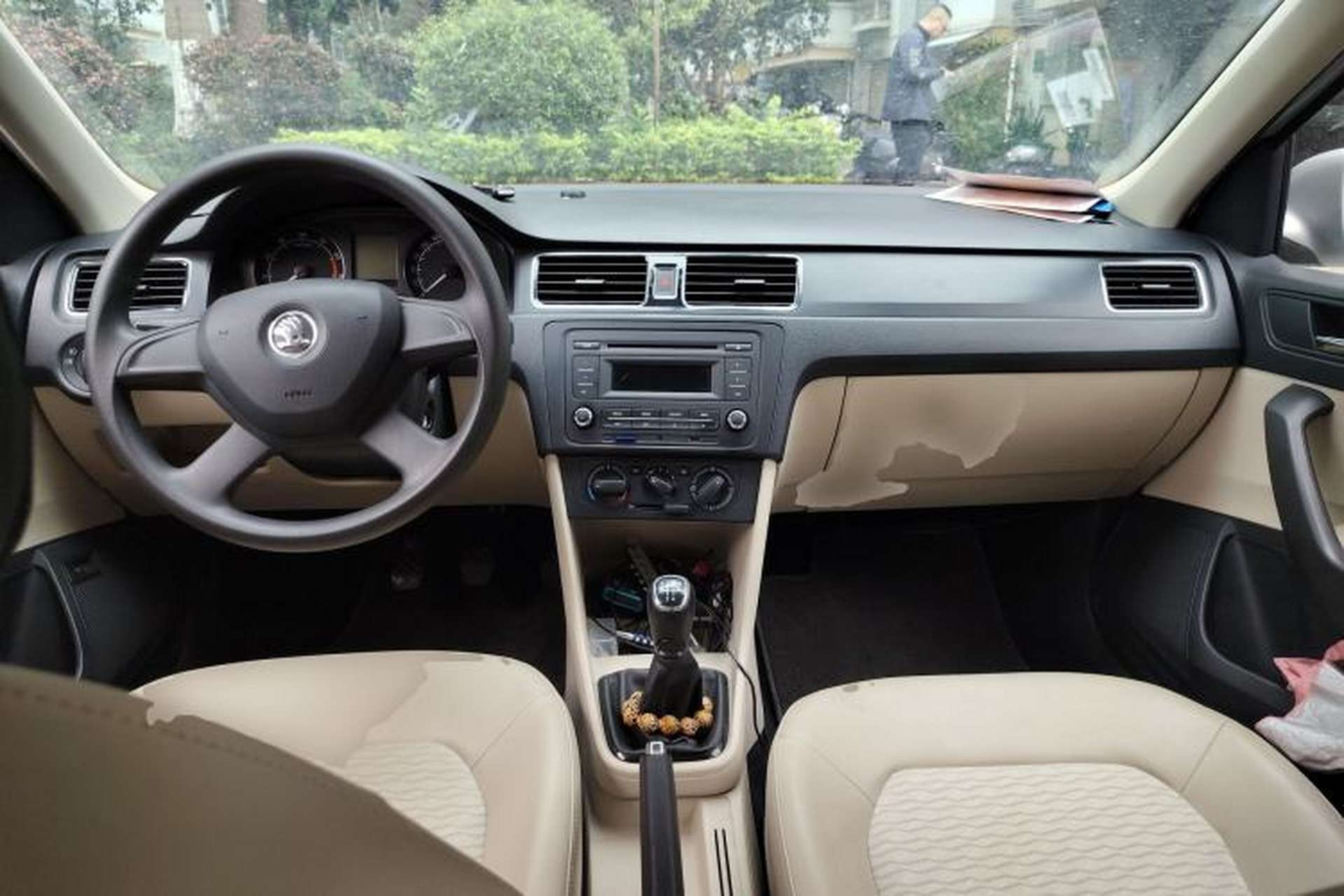Used Skoda Rapid 2013 1.6L Manual Smart Selection Model Center Console