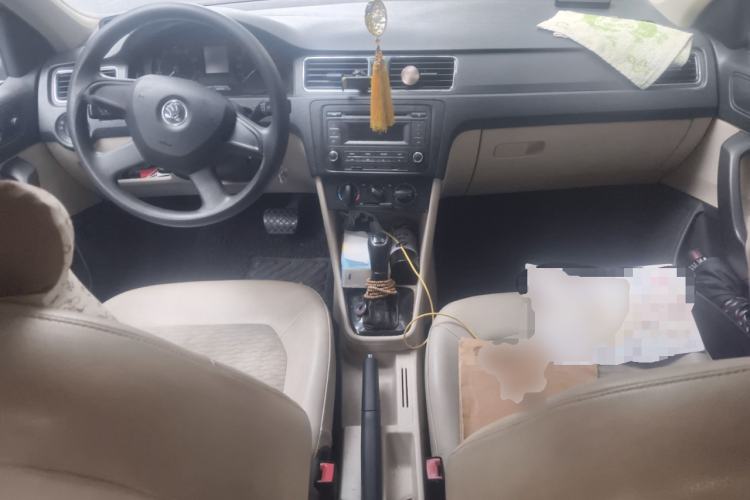 Used Skoda Rapid 2013 1.6L Automatic Smart Selection Model Center Console