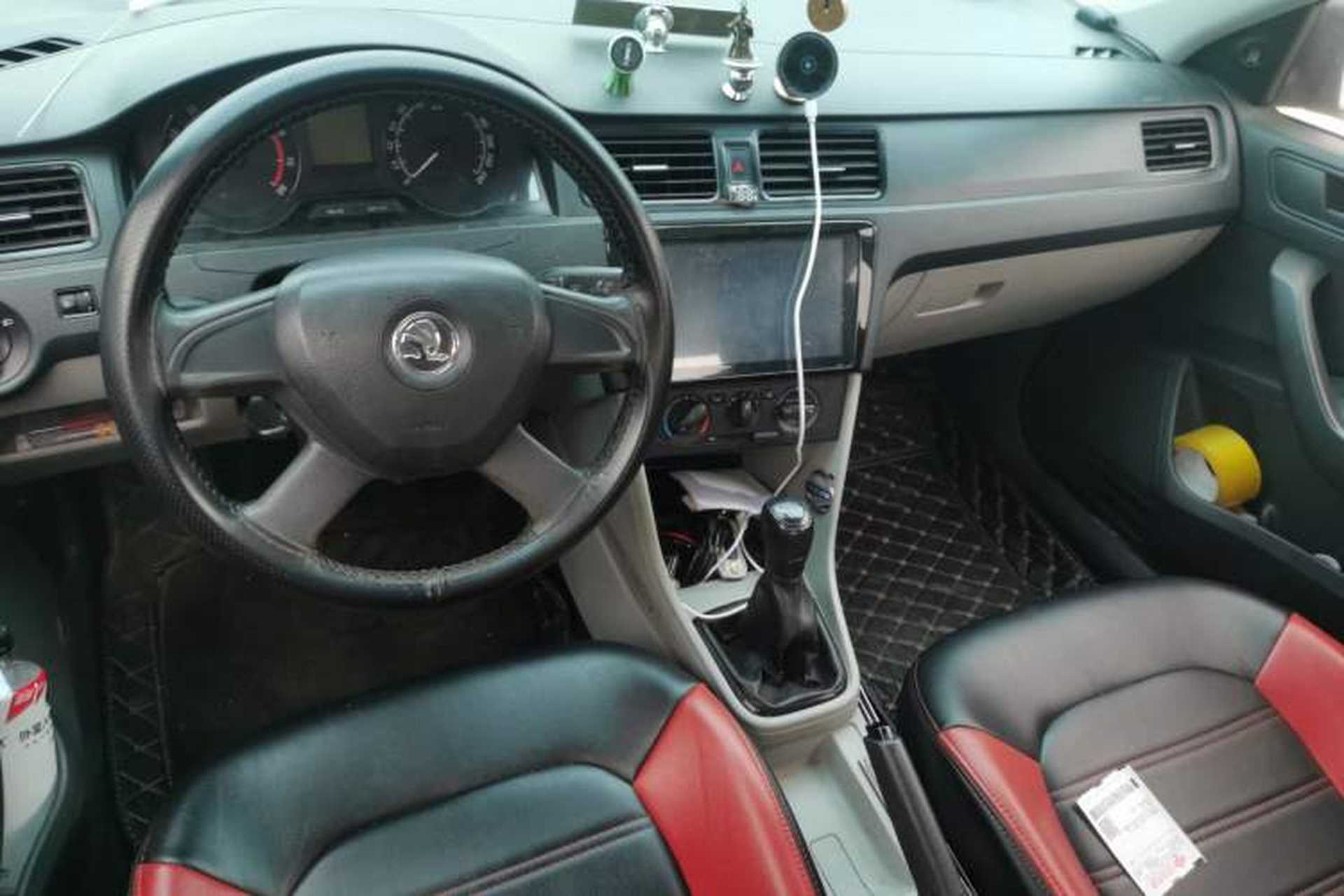 Used Skoda Rapid 2013 1.4L Manual Enjoyment Model Center Console