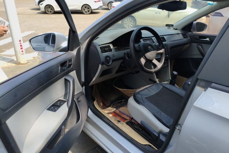 Used Skoda Rapid 2013 1.6L Manual Smart Selection Model Driver Seat