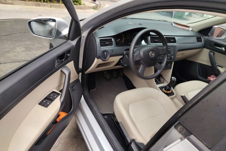 Used Skoda Rapid 2013 1.6L Manual Smart Selection Model Driver Seat