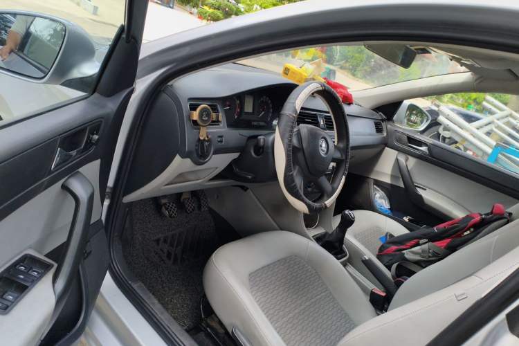 Used Skoda Rapid 2013 1.6L Manual Smart Selection Model Driver Seat