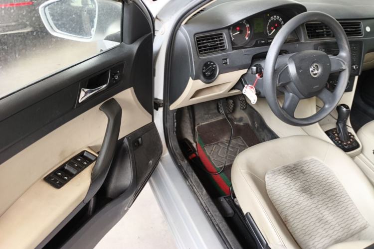 Used Skoda Rapid 2013 1.6L Automatic Smart Selection Model Driver Seat