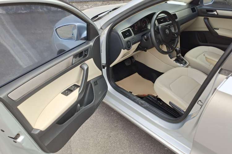 Used Skoda Rapid 2013 1.6L Automatic Preferred Model Driver Seat